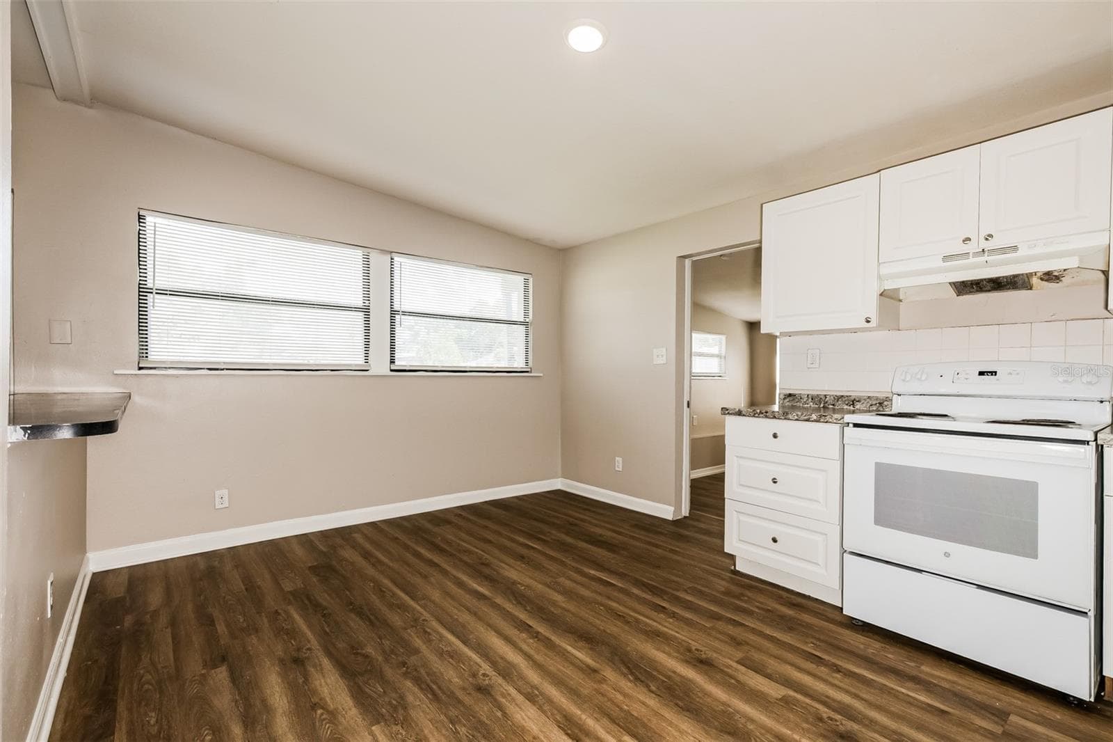 Single Family Residence at 1311 WARRINGTON WAY, TAMPA, photo 7 of 16