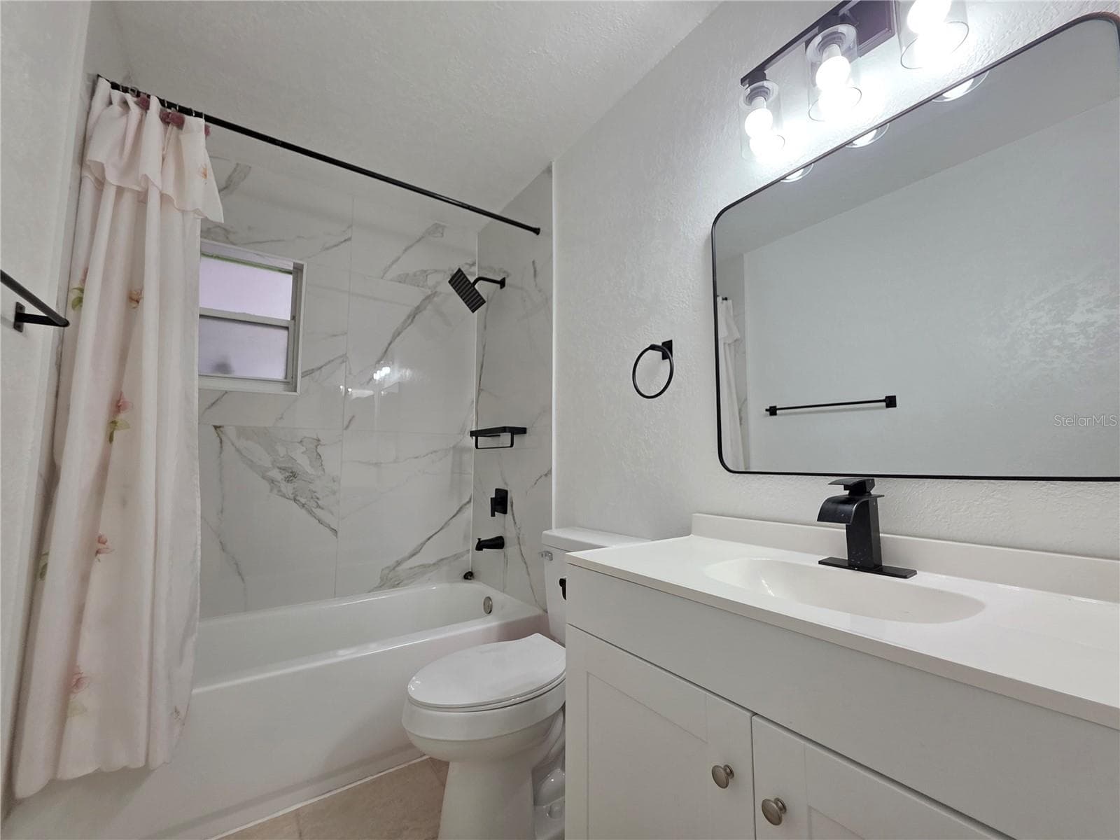 Guest bathroom - 2912 NW 48TH AVE, GAINESVILLE