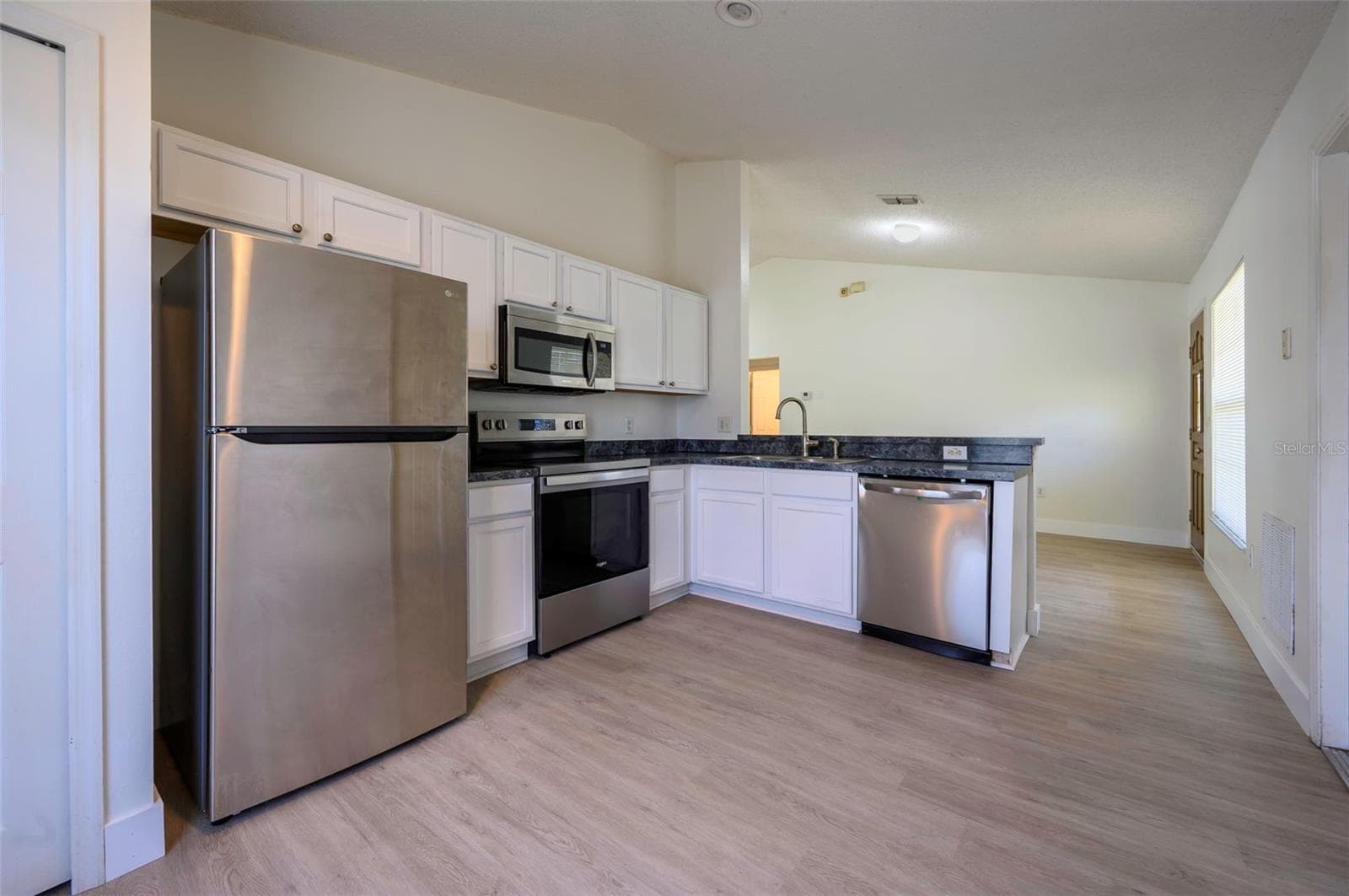 Single Family Residence at 24 MIRAMAR WAY, KISSIMMEE, photo 2 of 38