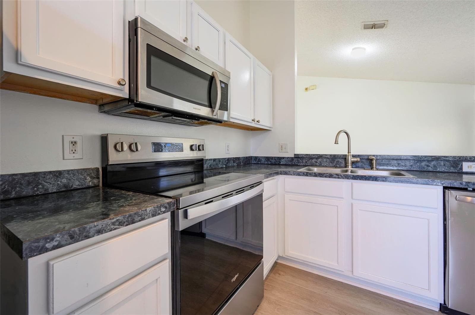 Single Family Residence at 24 MIRAMAR WAY, KISSIMMEE, photo 11 of 38