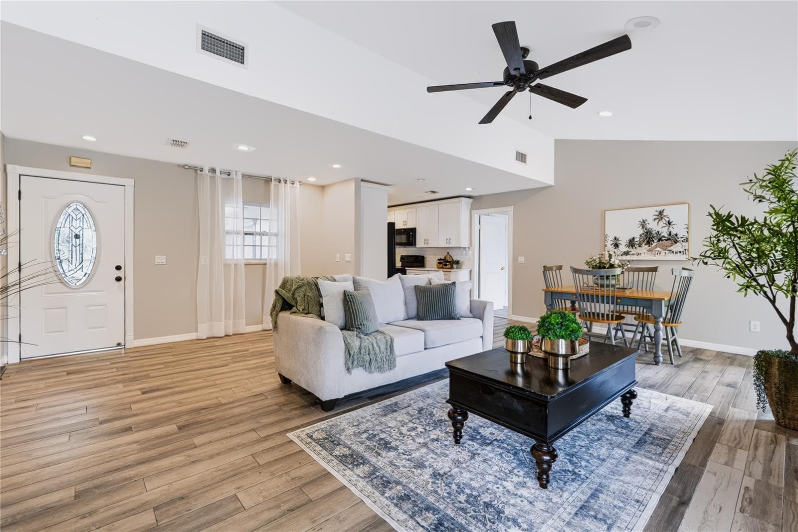 Single Family Residence at 821 NOCTURNE DR, CHULUOTA, photo 4 of 36