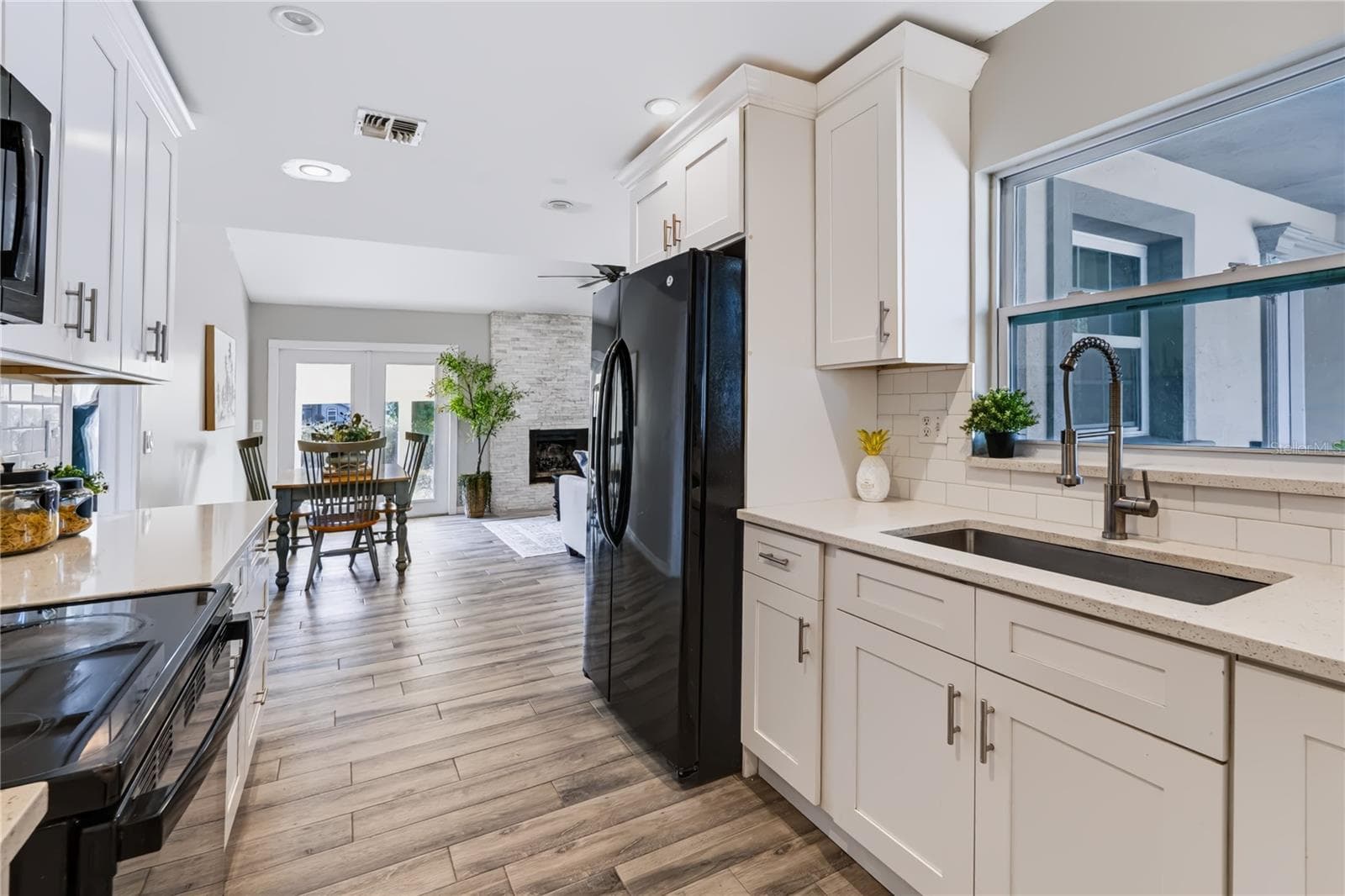 Single Family Residence at 821 NOCTURNE DR, CHULUOTA, photo 9 of 36