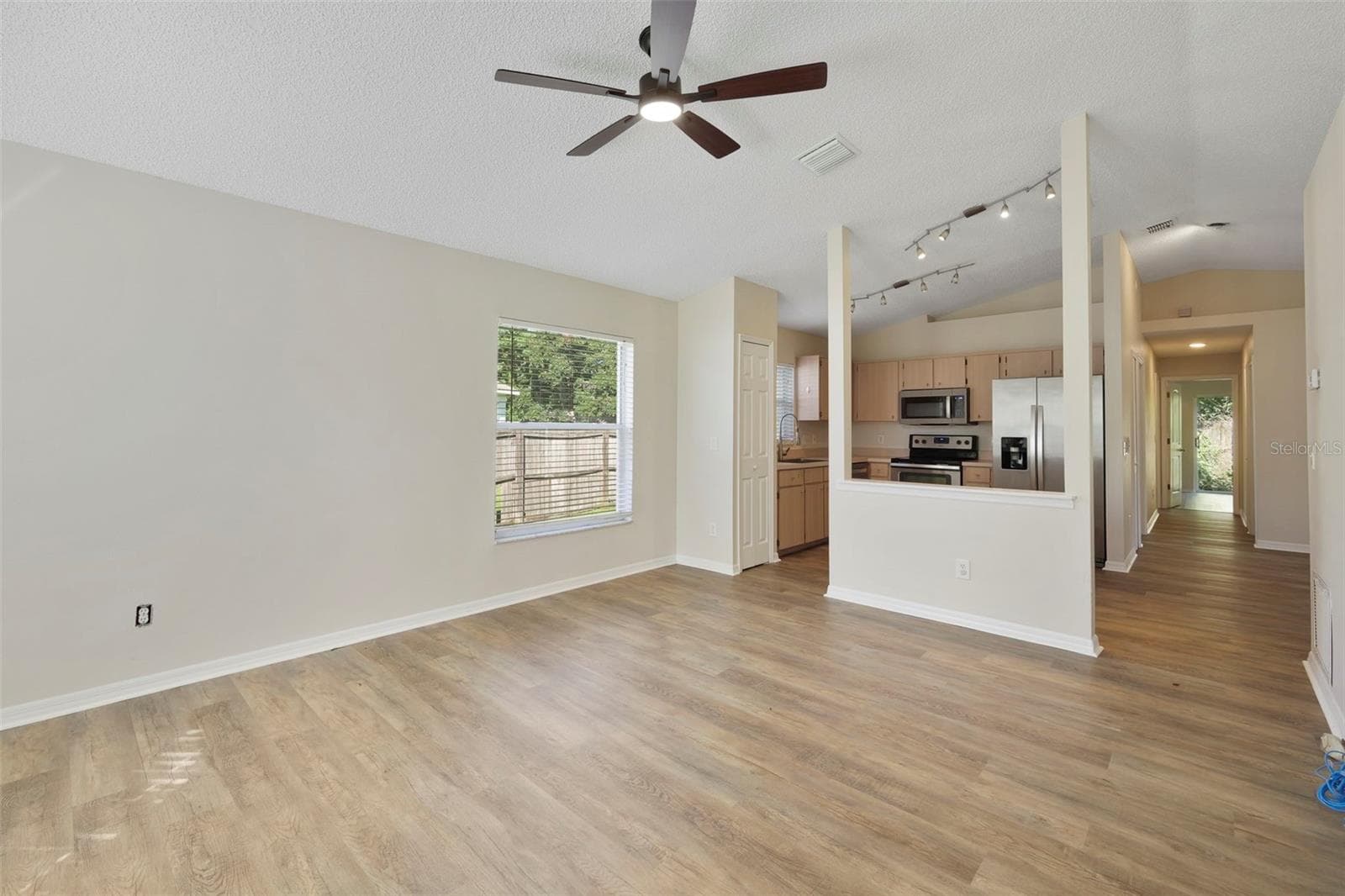 Living room with opening to kitchen - 13659 GLASSER AVE, ORLANDO