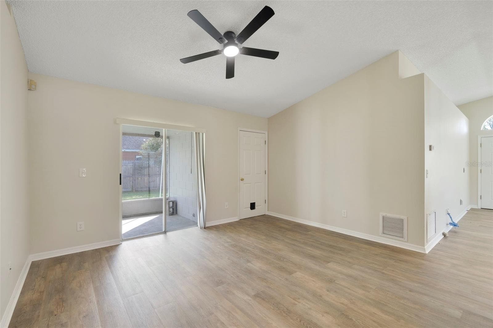 Sliding door to patio - 13659 GLASSER AVE, ORLANDO