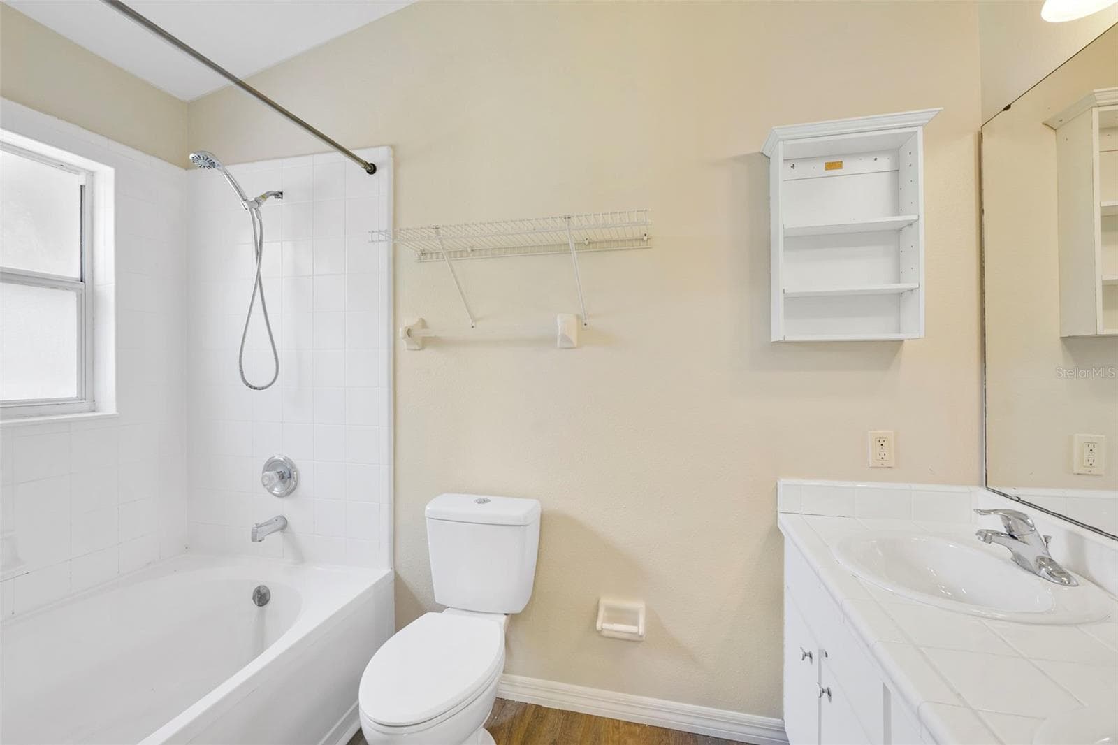 Primary bath with tub/shower combo - 13659 GLASSER AVE, ORLANDO