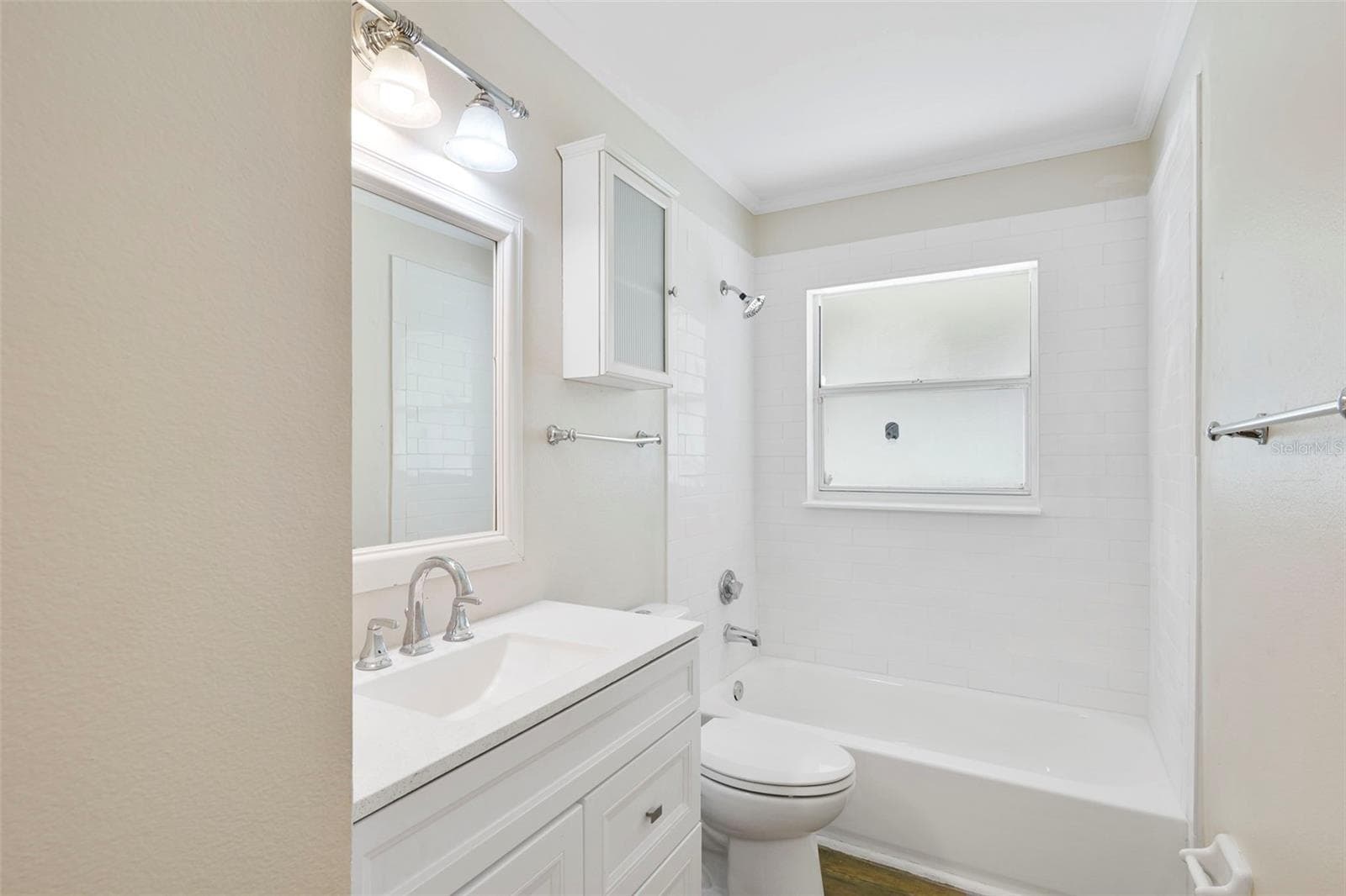 Guest bath with storage cabinet and updated vanity - 13659 GLASSER AVE, ORLANDO