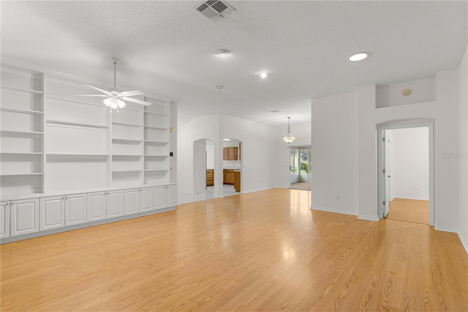 Single Family Residence at 1232 CABELLA CIR, THE VILLAGES, photo 6 of 44