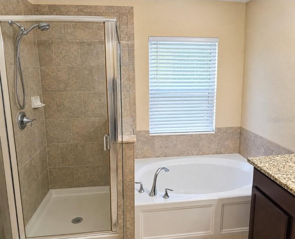 Single Family Residence at 8018 CHERRY BRANCH DR, RUSKIN, photo 6 of 10