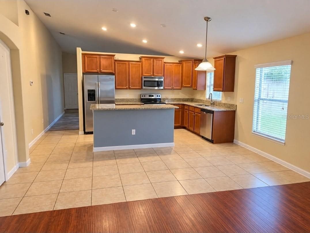 Single Family Residence at 8018 CHERRY BRANCH DR, RUSKIN, photo 7 of 10