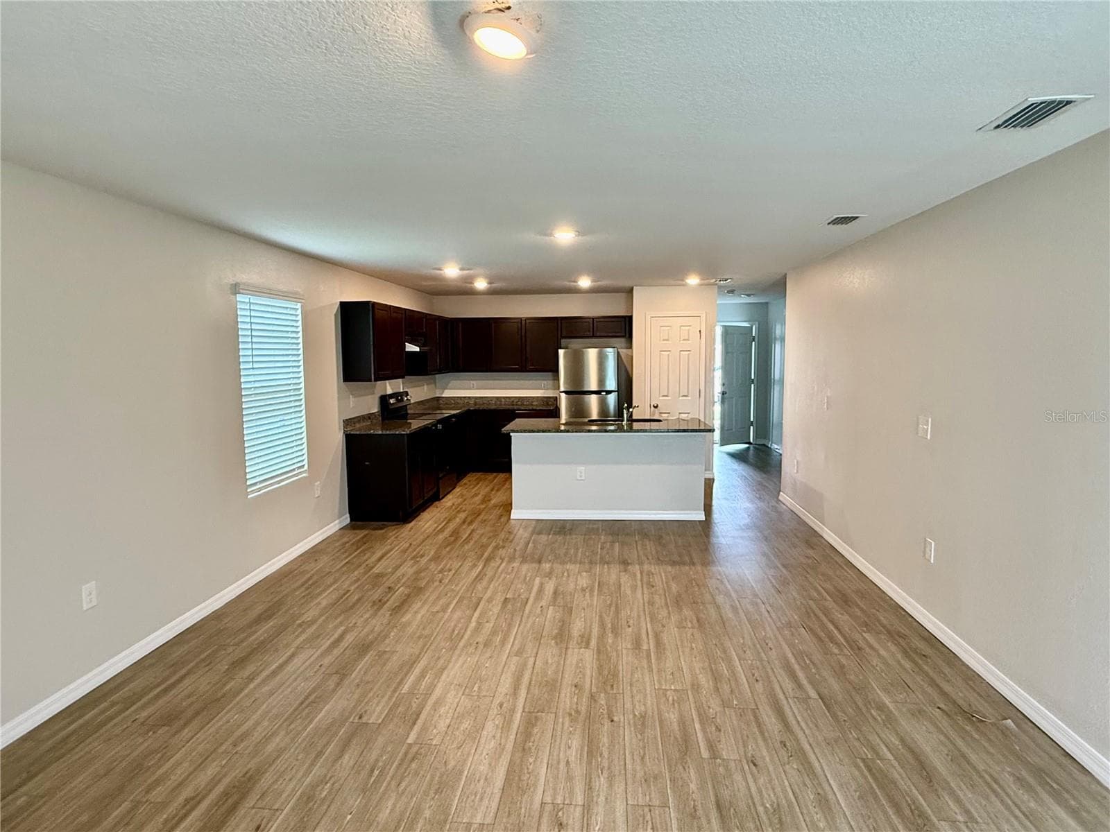 Single Family Residence at 1127 GRAND CYPRESS CT, JACKSONVILLE, photo 3 of 12
