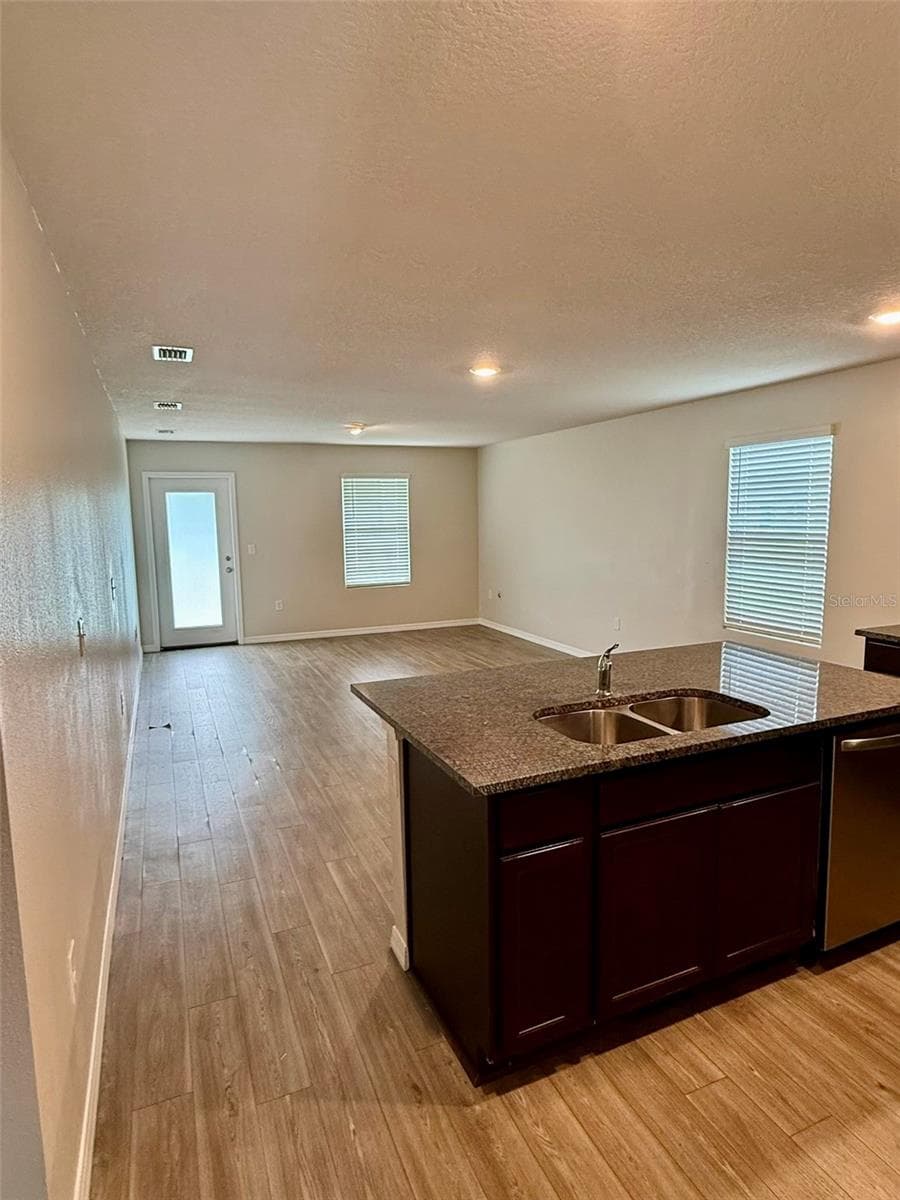 Single Family Residence at 1127 GRAND CYPRESS CT, JACKSONVILLE, photo 4 of 12