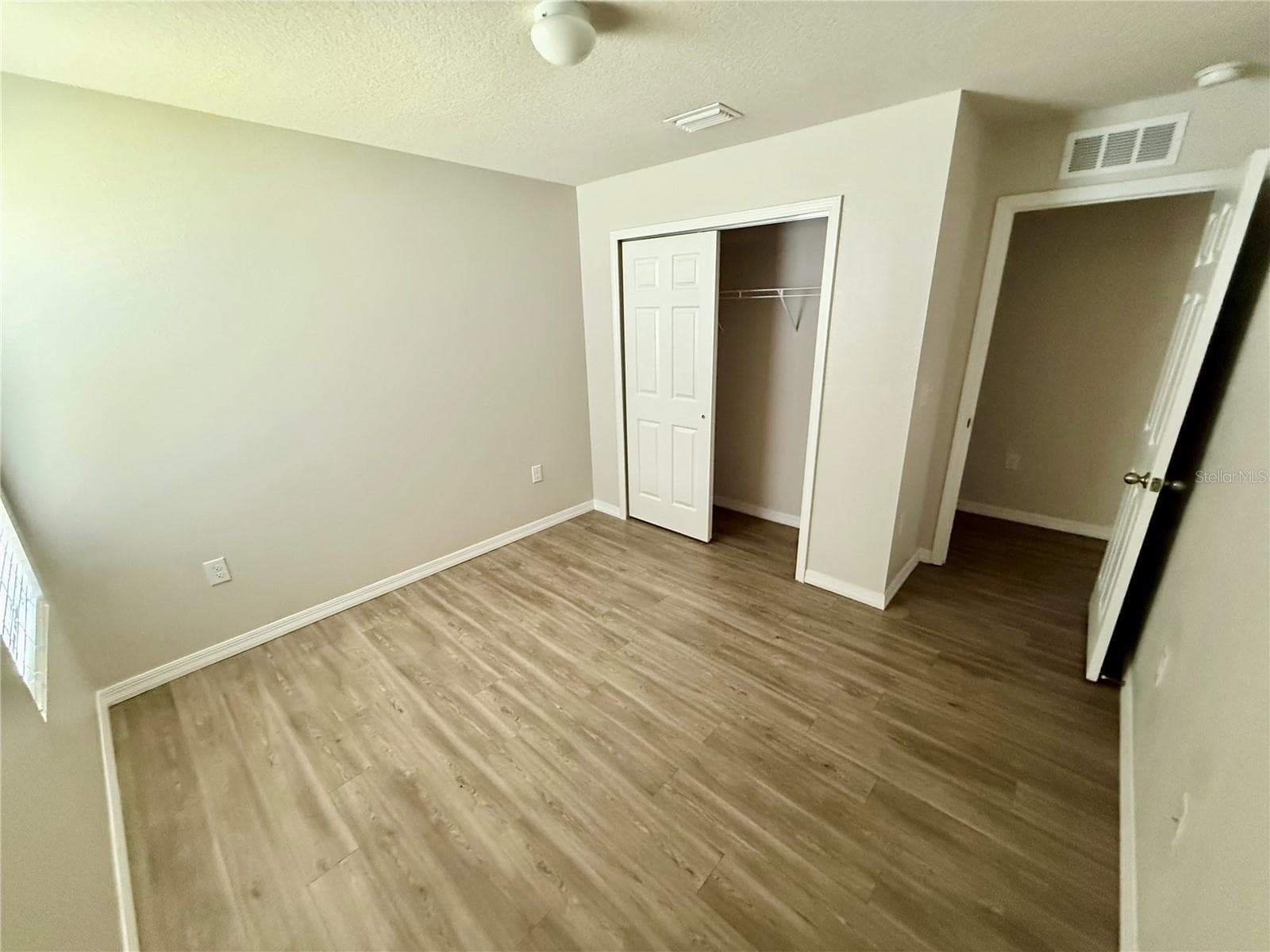 Single Family Residence at 1127 GRAND CYPRESS CT, JACKSONVILLE, photo 5 of 12