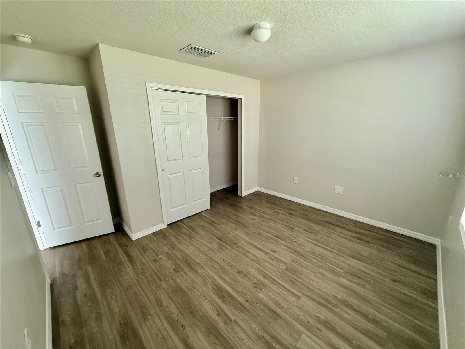 Single Family Residence at 1127 GRAND CYPRESS CT, JACKSONVILLE, photo 7 of 12