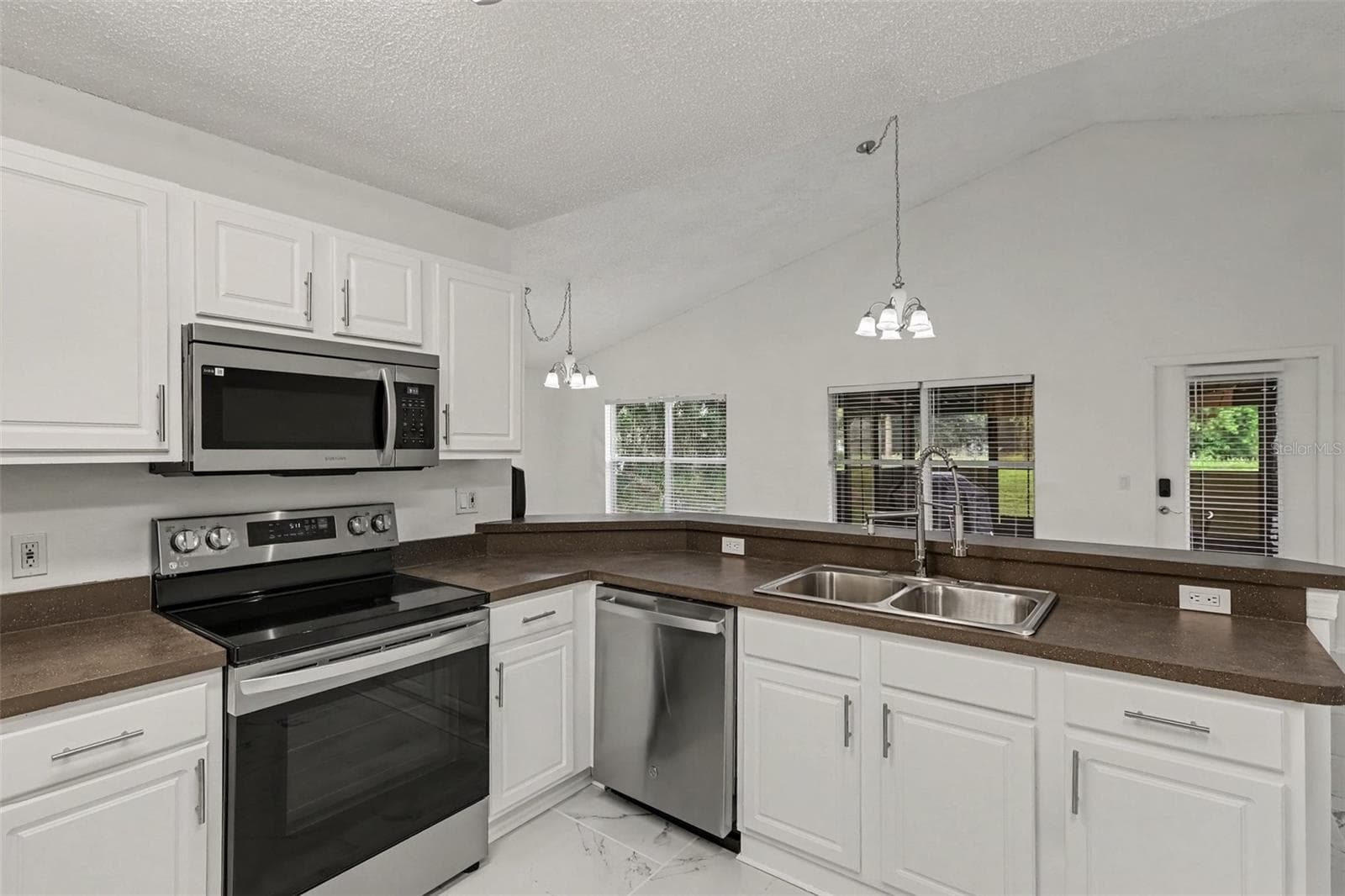 Single Family Residence at 301 BOUGAINVILLEA ST NW, PALM BAY, photo 8 of 37