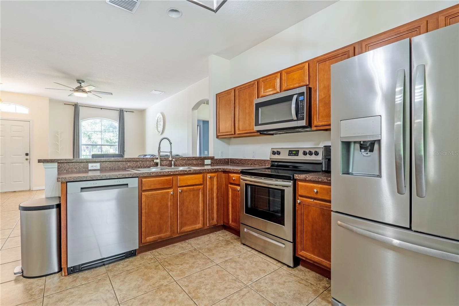 Single Family Residence at 3348 GRAND AVE, DELAND, photo 6 of 37