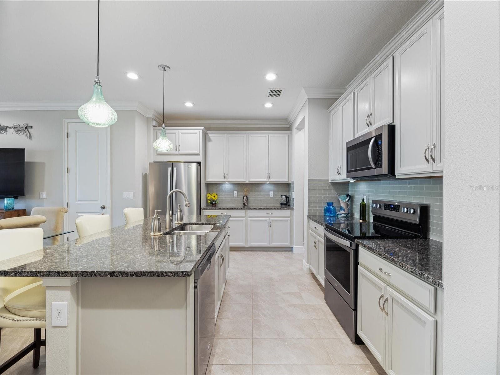 Townhouse at 3010 PALM KEY AVE, OLDSMAR, photo 6 of 57