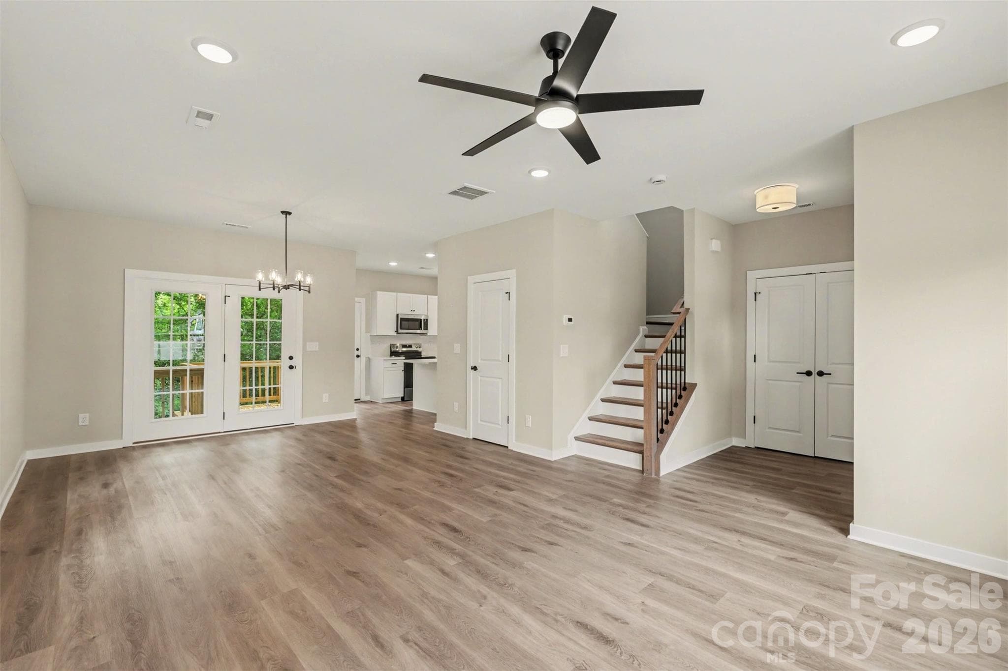 Single Family Residence at 112 E Hilltop Drive, Gastonia, photo 3 of 19