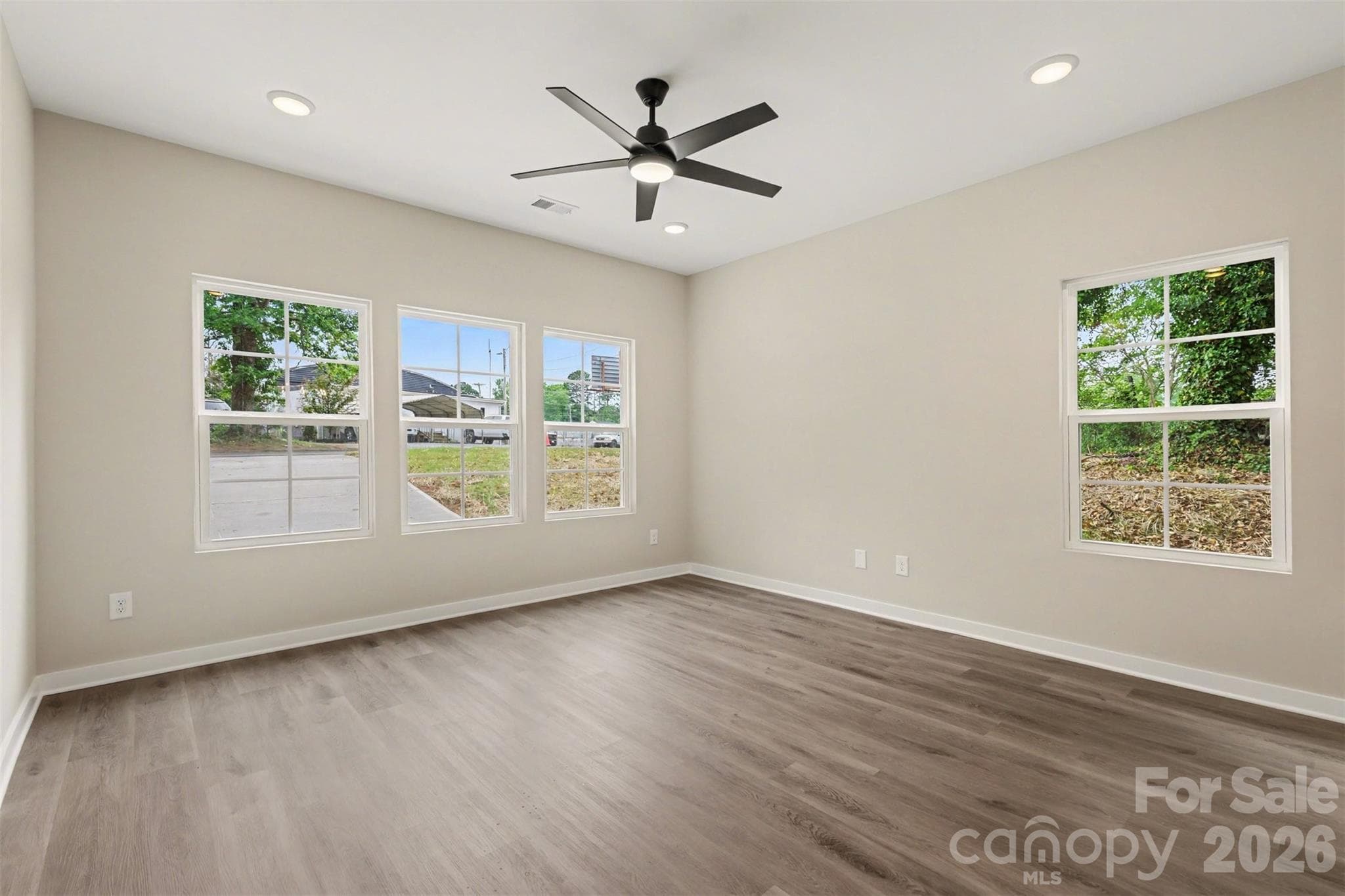 Single Family Residence at 112 E Hilltop Drive, Gastonia, photo 4 of 19