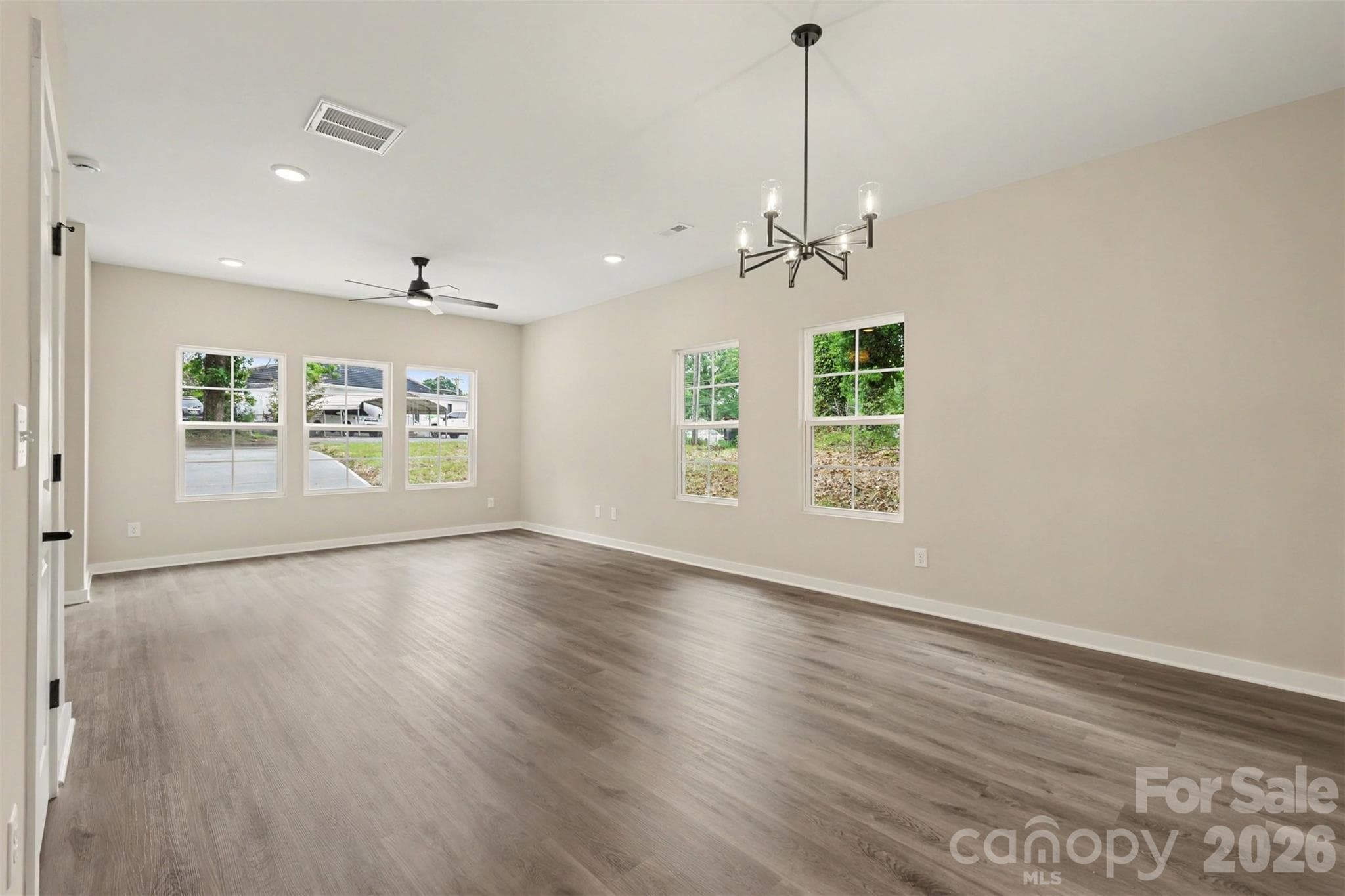 Single Family Residence at 112 E Hilltop Drive, Gastonia, photo 5 of 19
