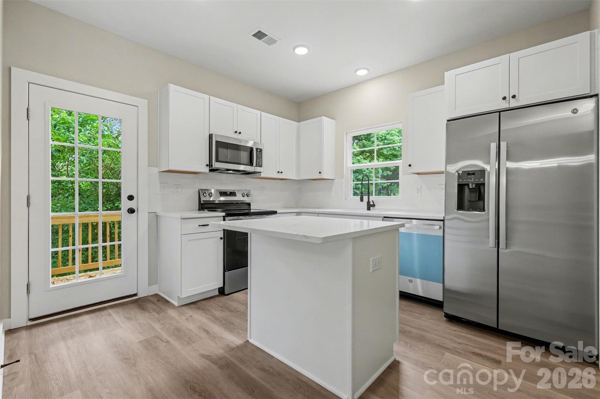 Single Family Residence at 112 E Hilltop Drive, Gastonia, photo 8 of 19
