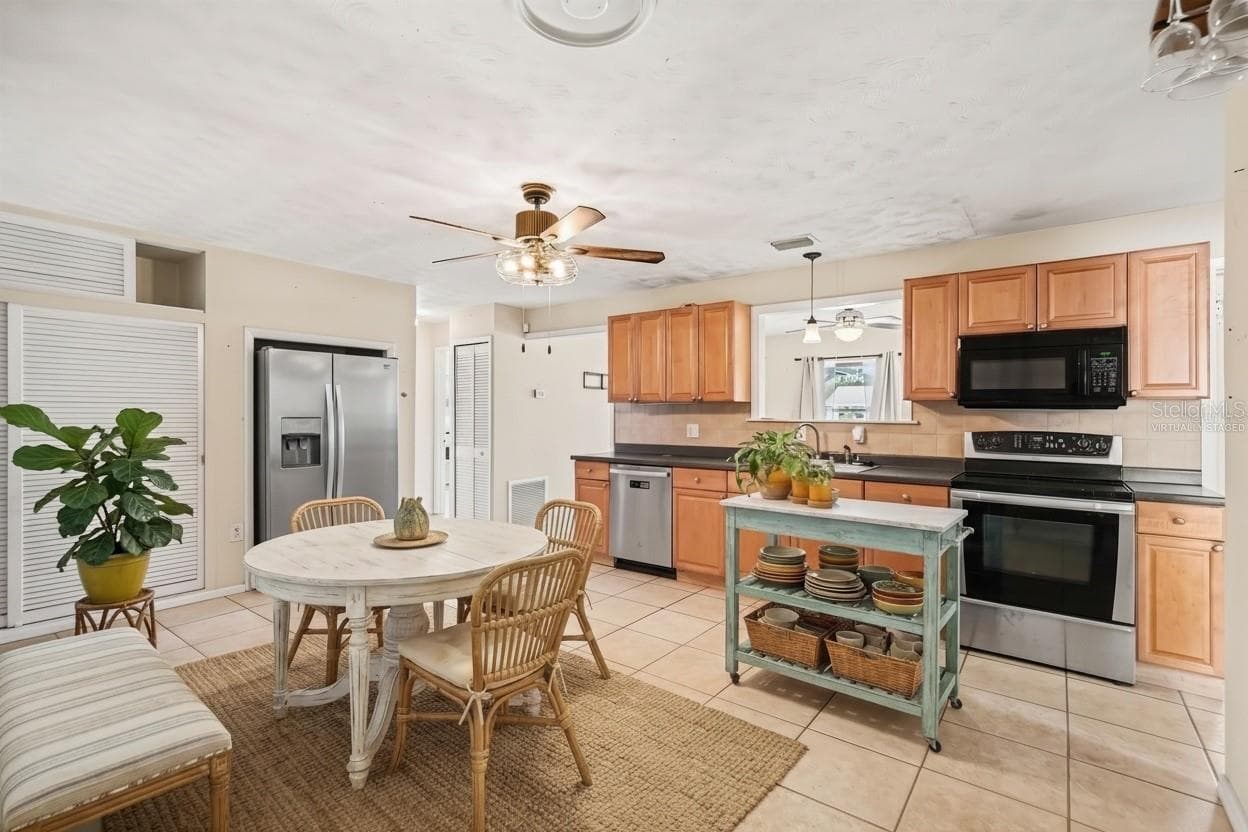 Virtually Staged - 2608 PEPPER AVE, MELBOURNE