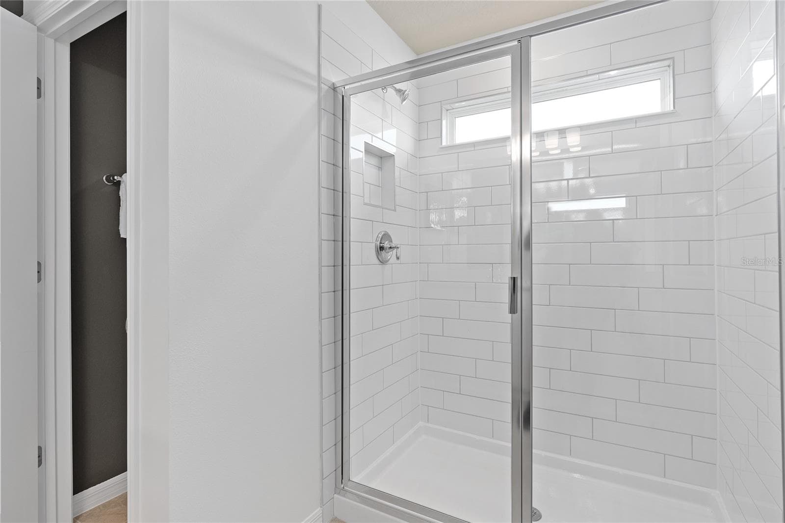 Model Home Design Only. Pictures and furnishings are for illustrative purposes only. Elevations, colors and options may vary. Furniture is for model home staging only. - 6379 ARGENT WOOD DRIVE, WINTER GARDEN