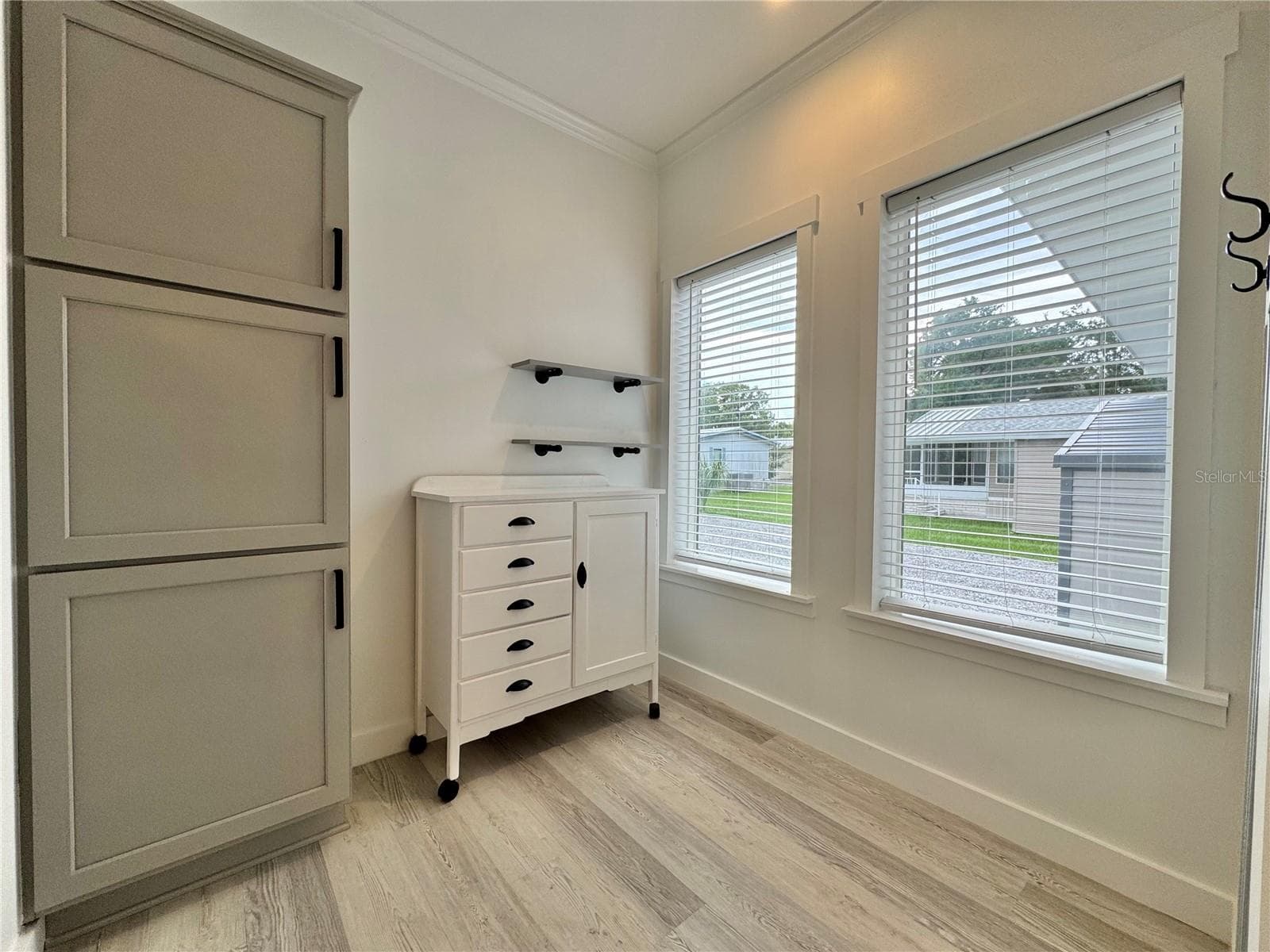 Make-up / dressing area in primary bathroom. - 9248 SCEPTER AVE, BROOKSVILLE