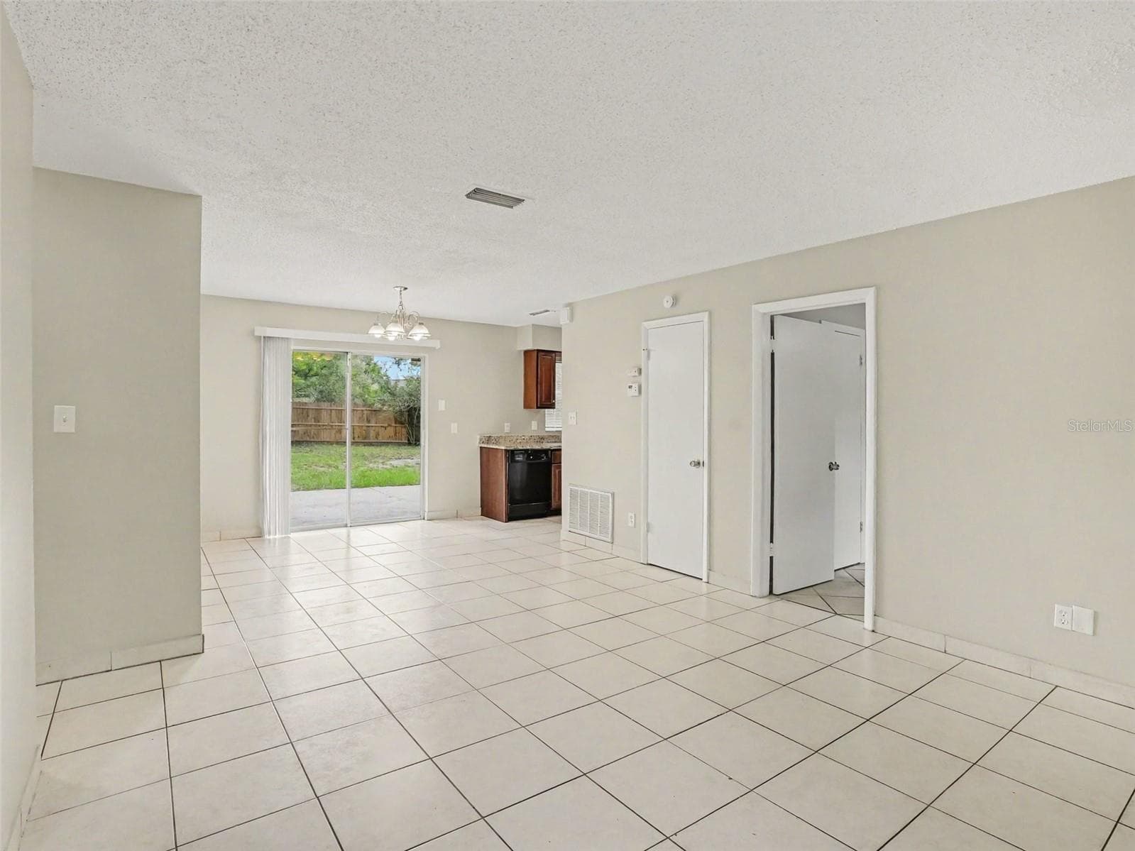 Single Family Residence at 4514 COLBERT CT, ORLANDO, photo 2 of 15