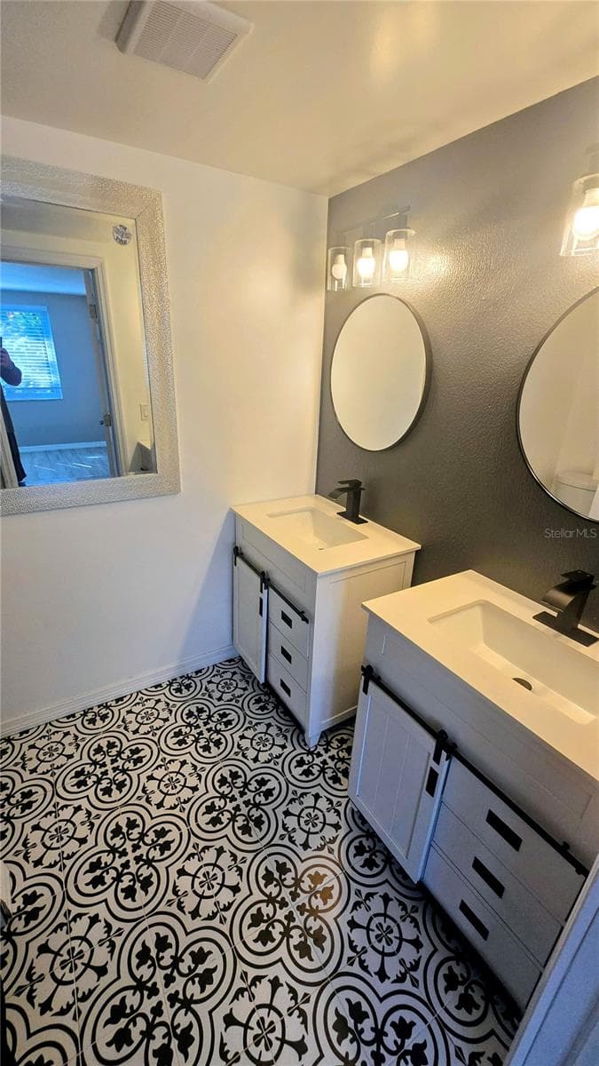 Single Family Residence at 3532 OVERLAND DR, HOLIDAY, photo 13 of 17