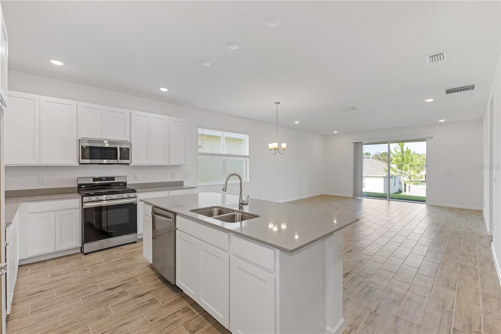 Single Family Residence at 2244 SIRENA LN, MOUNT DORA, photo 3 of 16
