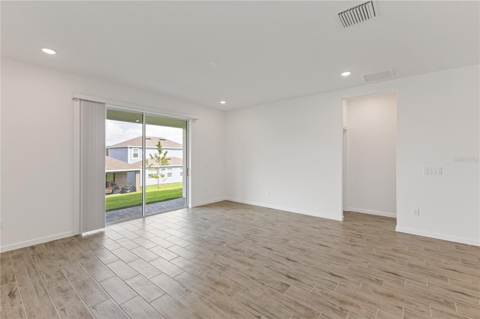 Single Family Residence at 2244 SIRENA LN, MOUNT DORA, photo 5 of 16