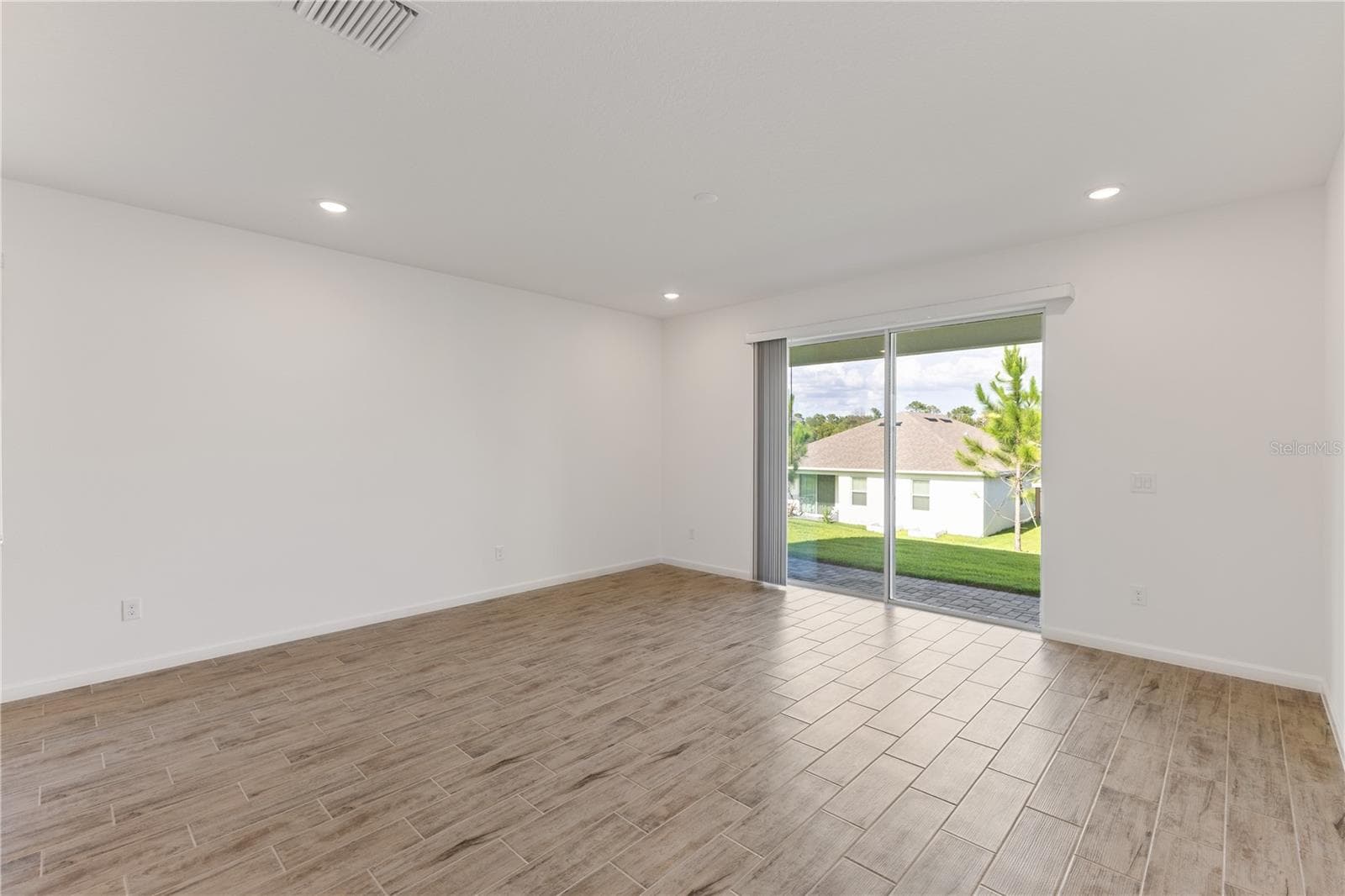 Single Family Residence at 2244 SIRENA LN, MOUNT DORA, photo 8 of 16