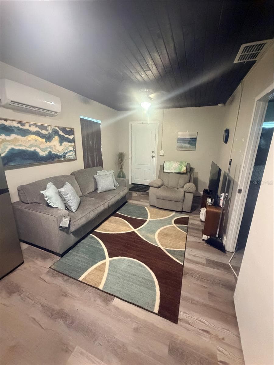 Main Living Room - 615 ASH ST, AUBURNDALE