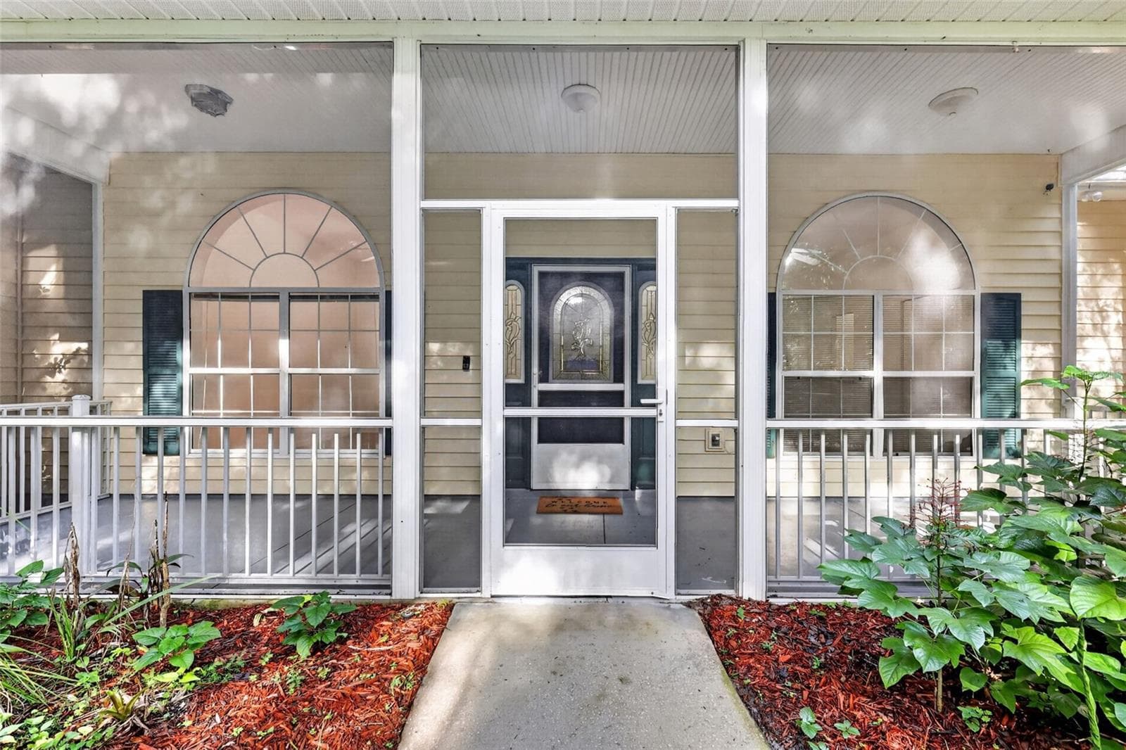 Fully screened front porch; so charming! - 35015 RADIO RD, LEESBURG