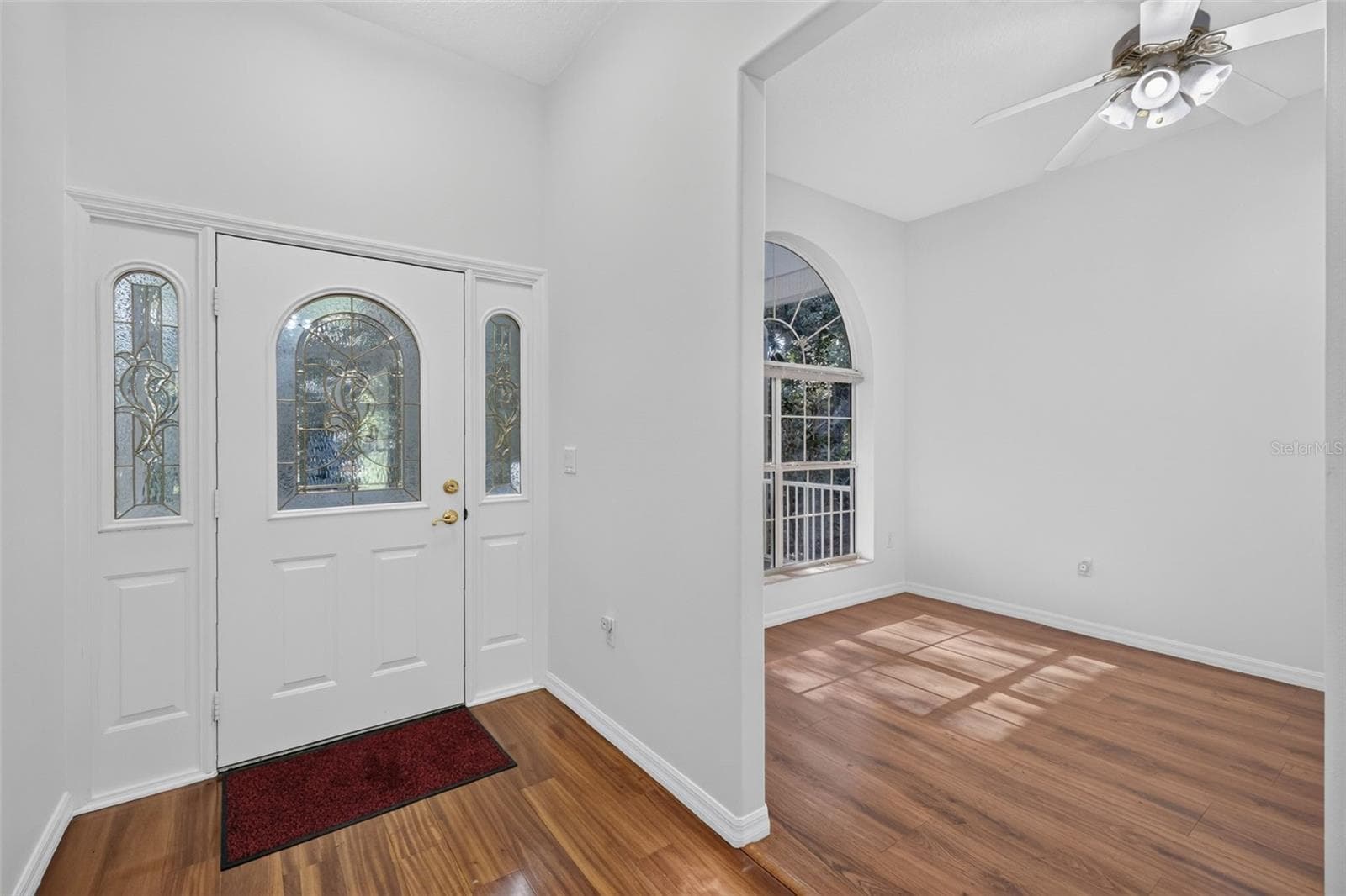 Foyer looking into living room - 35015 RADIO RD, LEESBURG