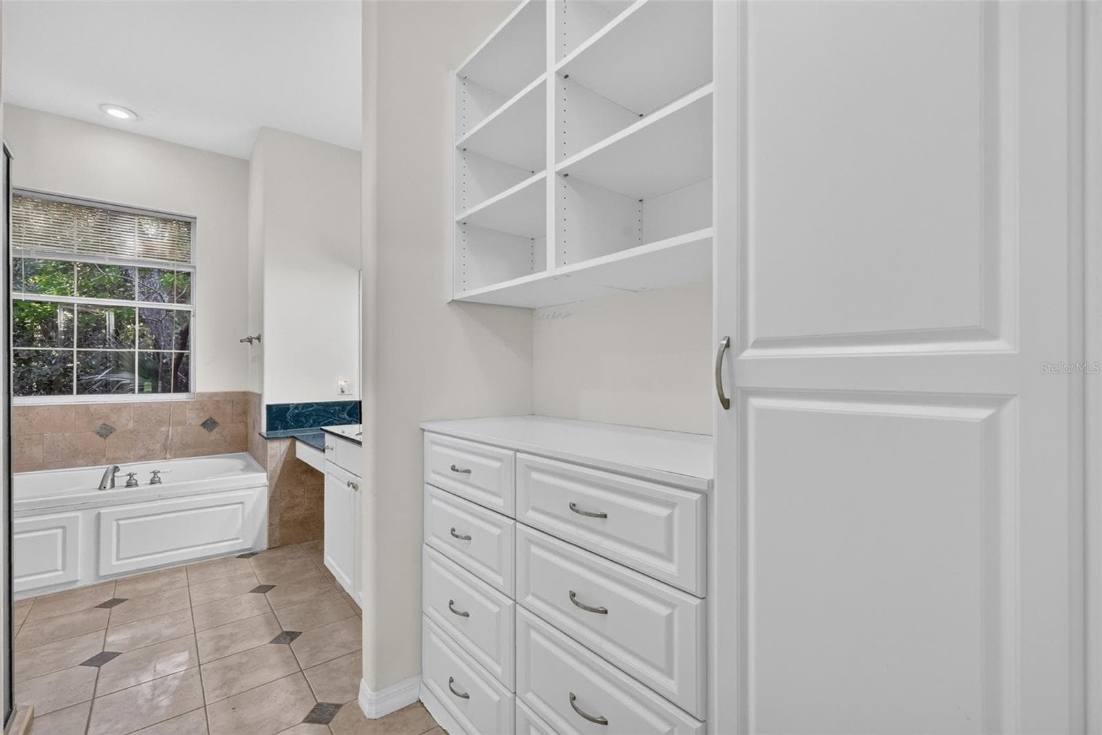 Primary bathroom with built ins - 35015 RADIO RD, LEESBURG