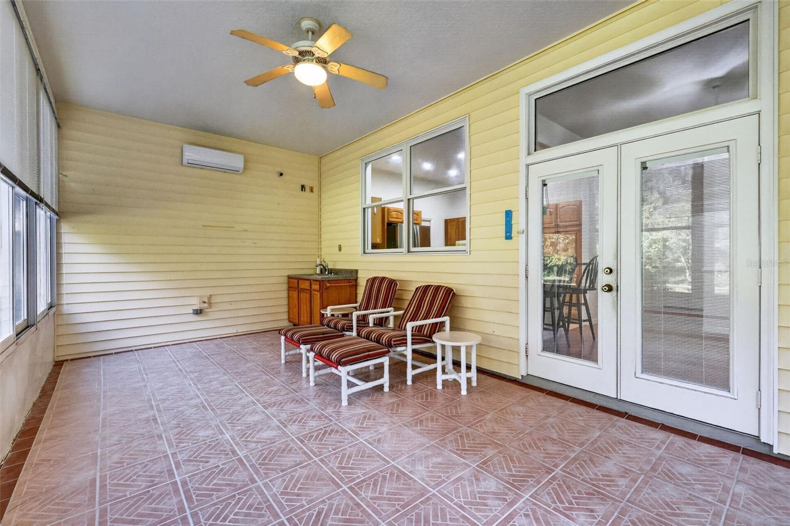 Windowed Lanai with tile, mini split and sink - 35015 RADIO RD, LEESBURG
