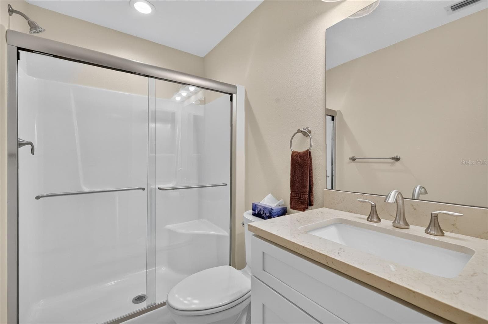 En-suite bath 3 - 35015 RADIO RD, LEESBURG