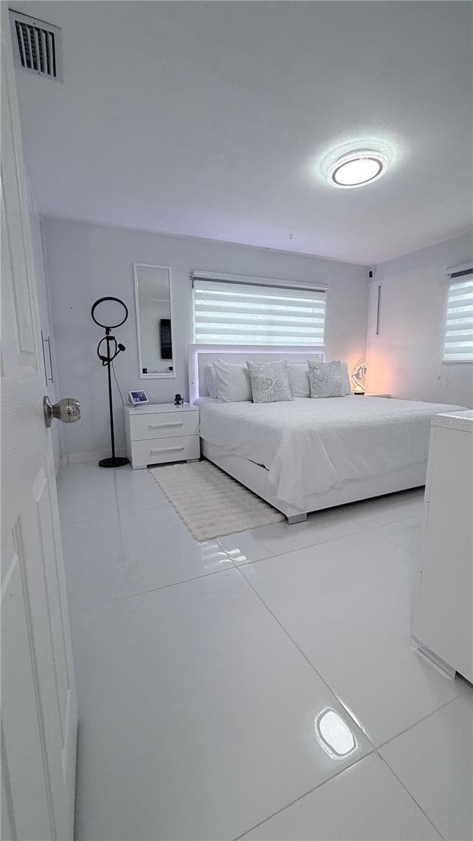 Single Family Residence at 14 S FILLMORE ST, BEVERLY HILLS, photo 3 of 20