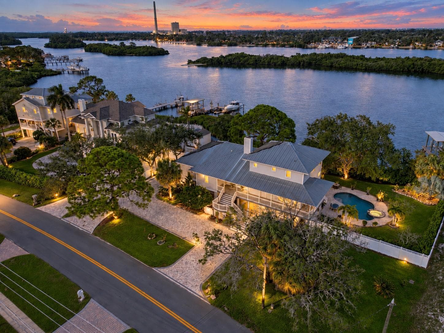 1538 RIVERSIDE DR