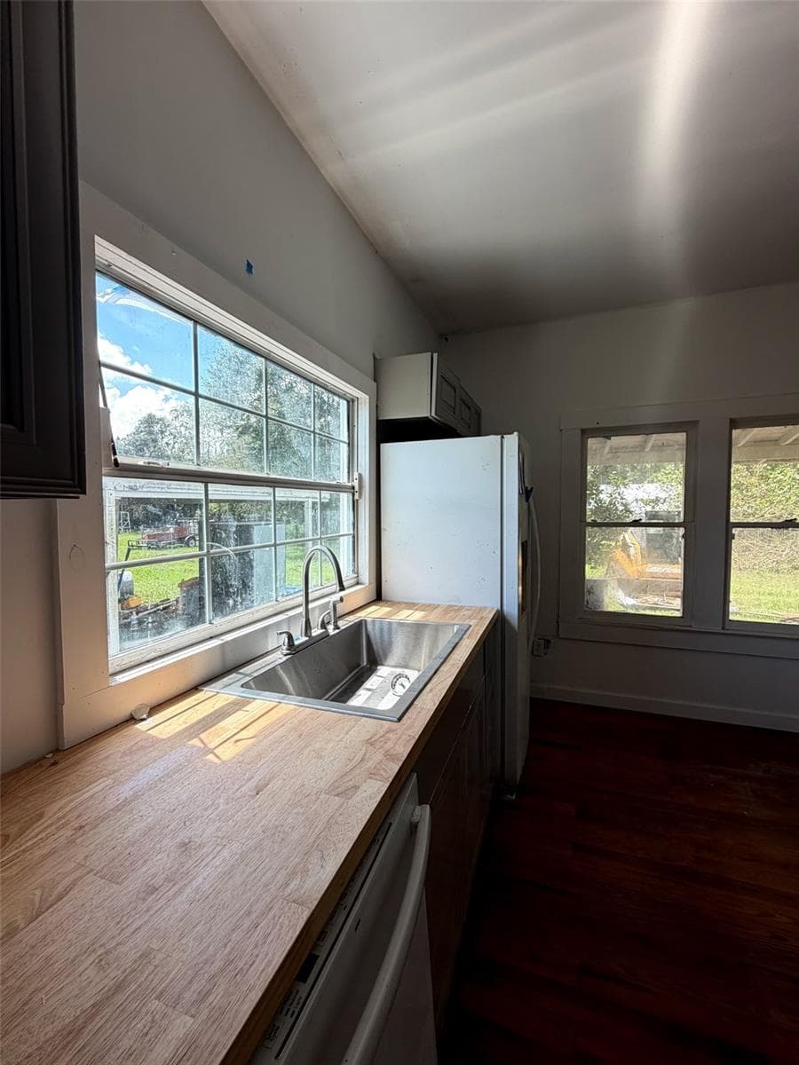 Kitchen Back Counter - 38404 MICKLER RD, DADE CITY