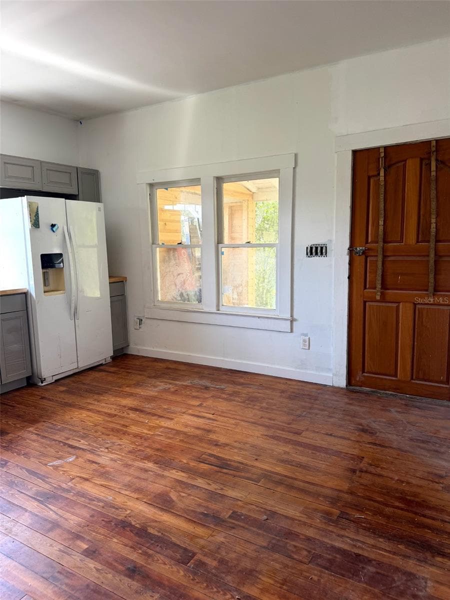 Kitchen Eat-In Space and it has it's own Door - 38404 MICKLER RD, DADE CITY