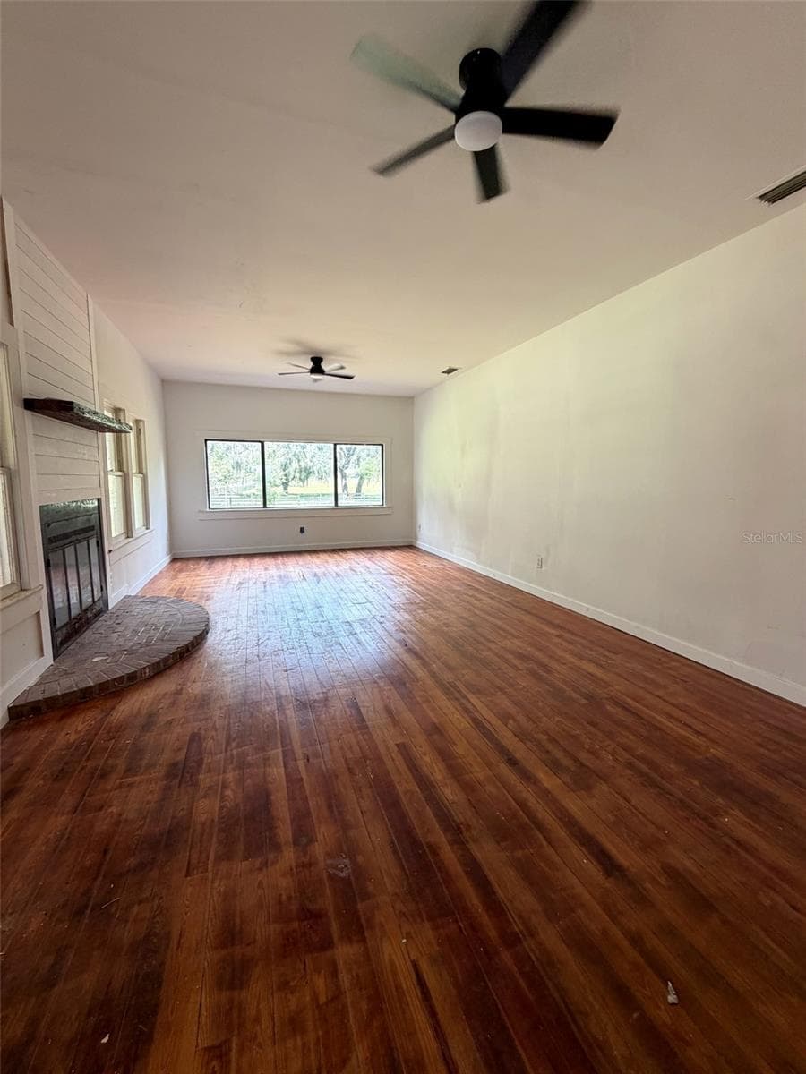 Huge Living Room w/ Fire Place - 38404 MICKLER RD, DADE CITY