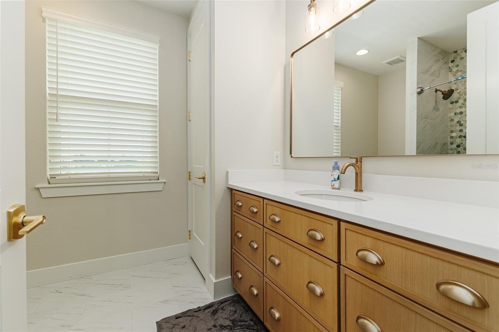 second floor bathroom - 133 CALADIUM AVE, LAKE ALFRED