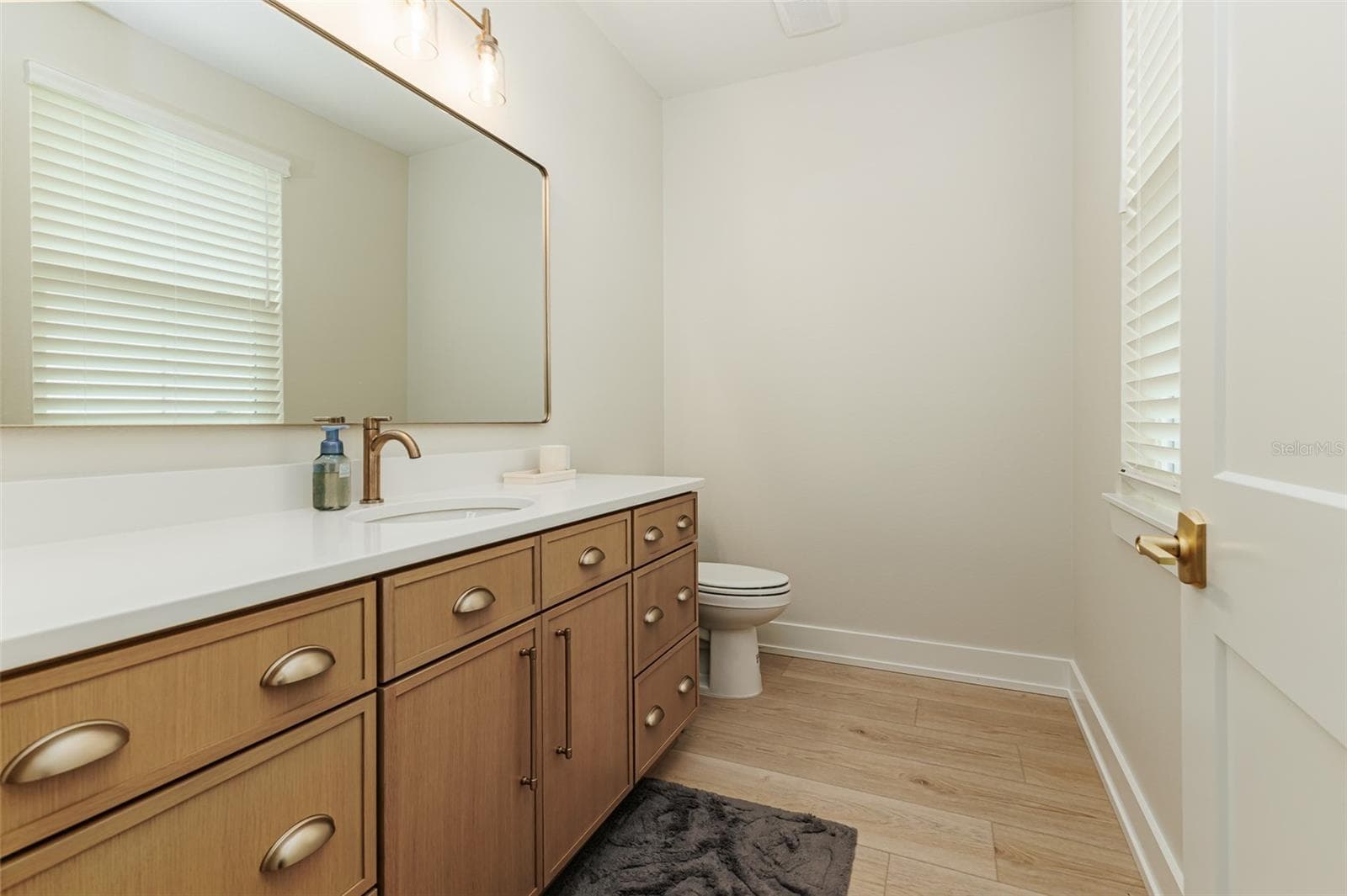 second bathroom on the second floor - 133 CALADIUM AVE, LAKE ALFRED