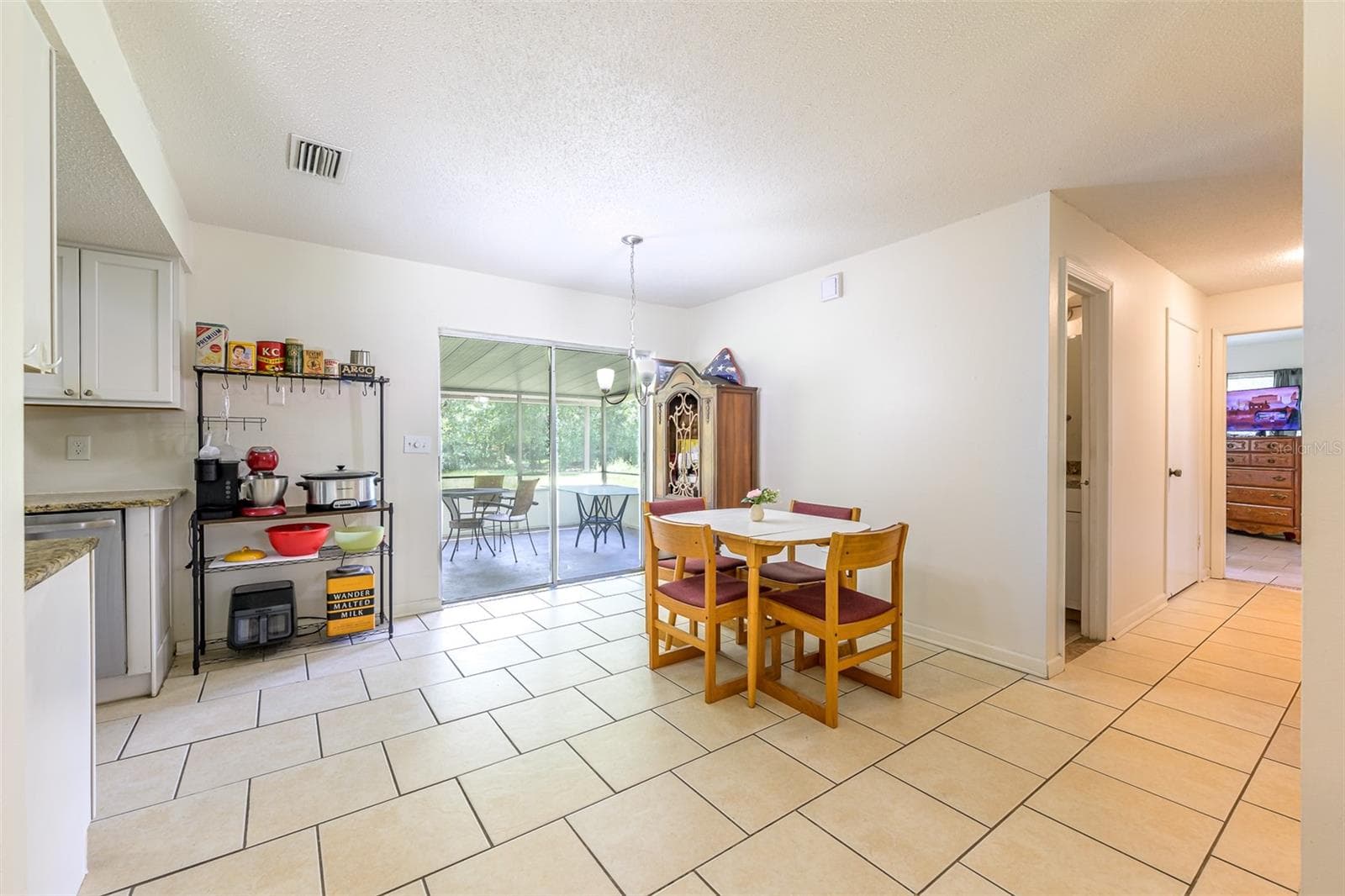 Single Family Residence at 1737 SE MAPLE DR, ARCADIA, photo 6 of 21
