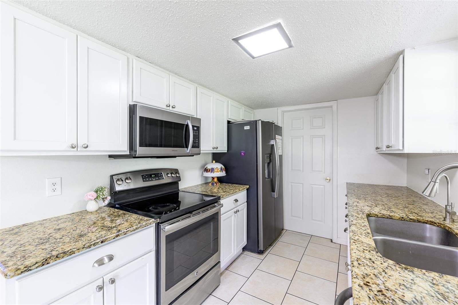 Single Family Residence at 1737 SE MAPLE DR, ARCADIA, photo 8 of 21