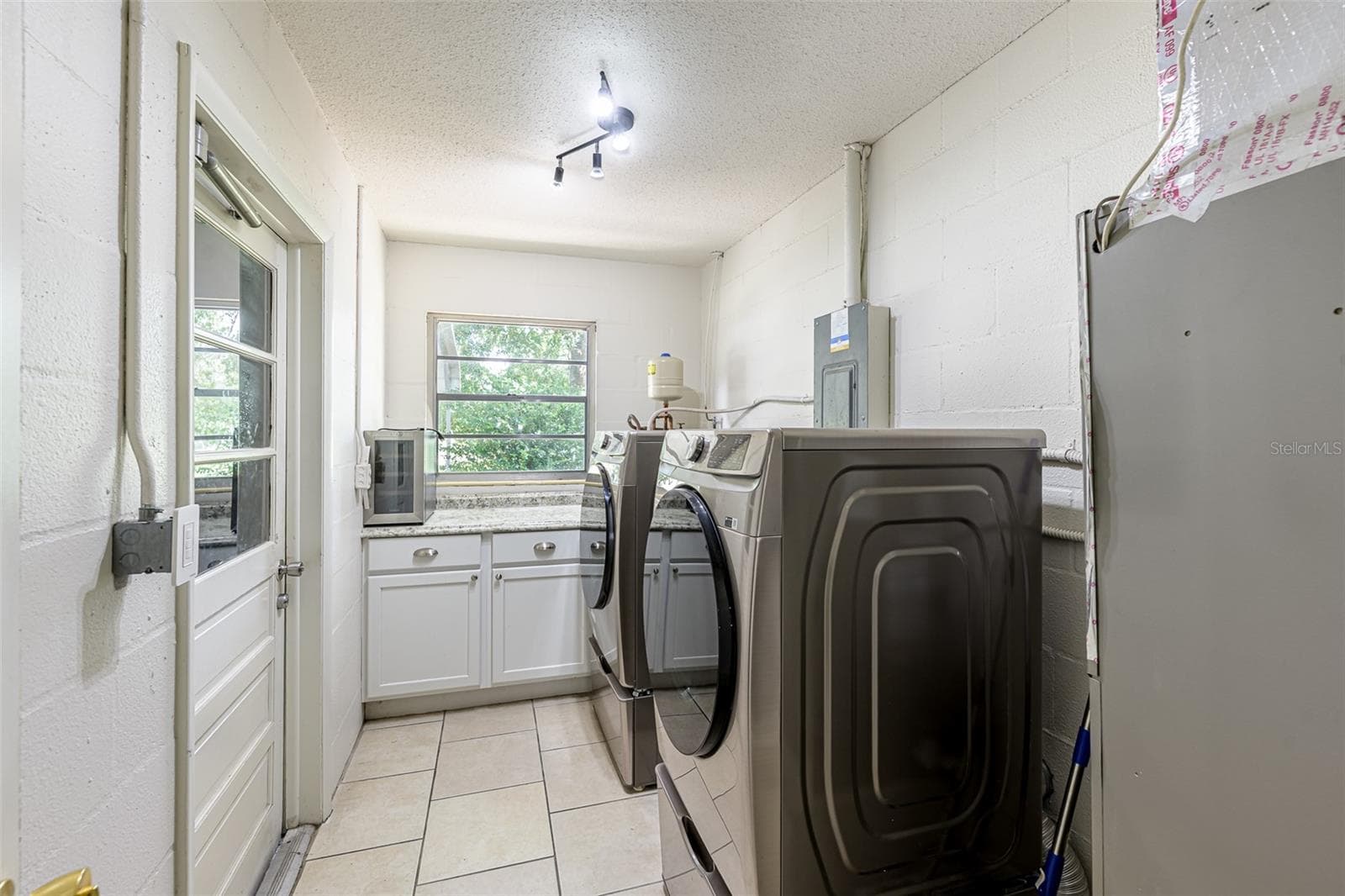 Single Family Residence at 1737 SE MAPLE DR, ARCADIA, photo 9 of 21