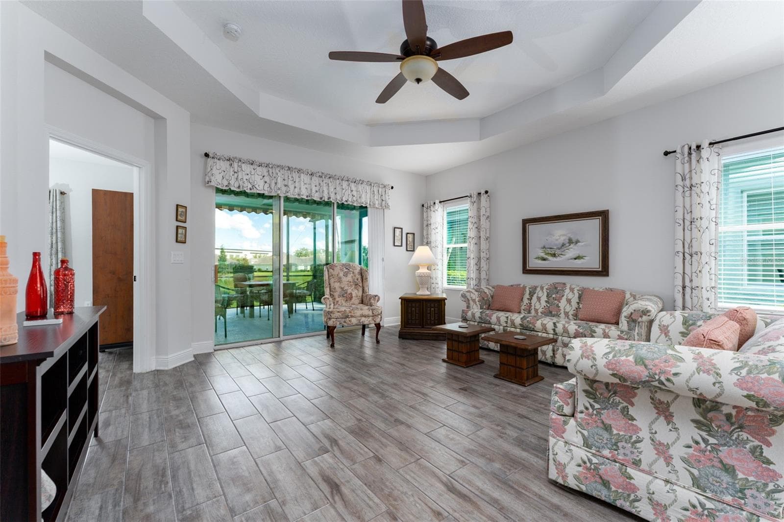 Great Room Overlooking Back Screened Covered Lania & Greenspace - 13533 CIRCA CROSSING DR, LITHIA