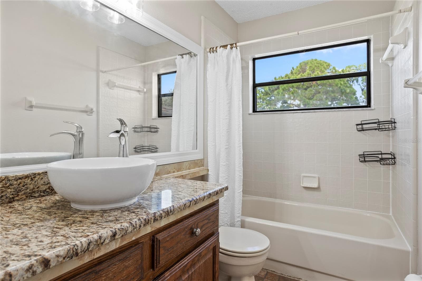 Guest bathroom - 518 HUXFORD CT, LAKE MARY